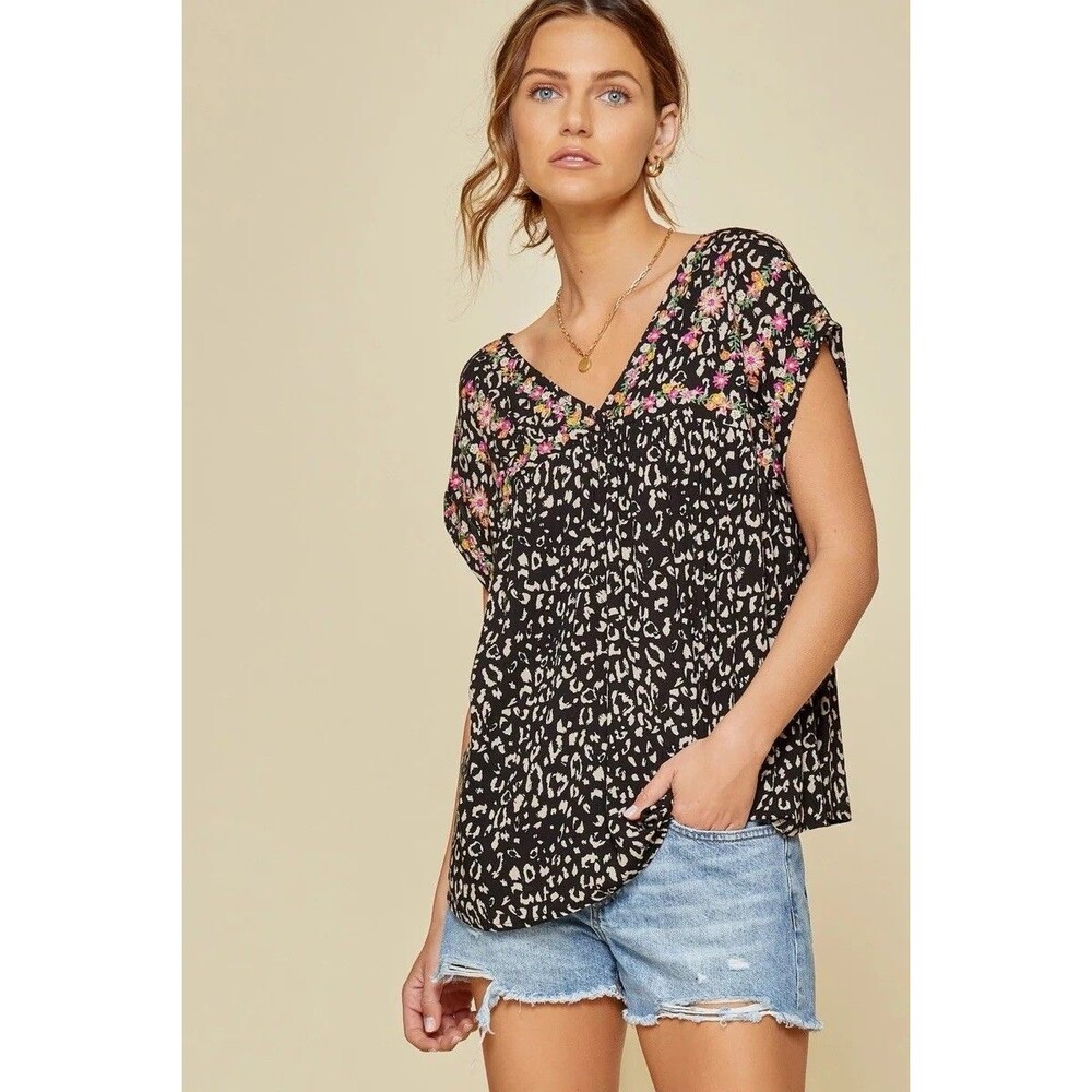 NWT Savanna Jane Women's Blouse Top Embroidered Black Floral size Medium Boho